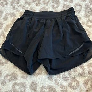 lululemon hotty hot shorts size 2 black
